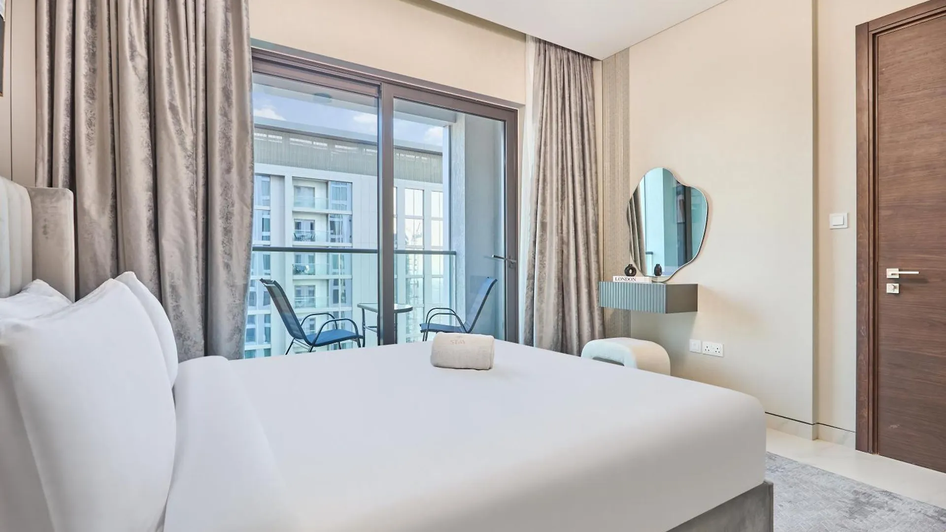 Stay By Latinem Luxury 1Br Holiday Home Cvg 3304 Near Burj Khalifa Dubai Apartment